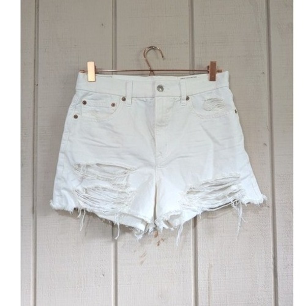 American Eagle Curvy 90s Boyfriend Shorts Off White Distressed Denim Size 6 28W